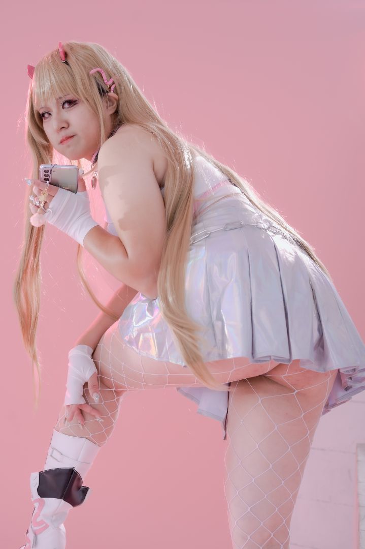 FC2-PPV 4584011uncensored-素人自宅Cosplay-多款造型誘惑